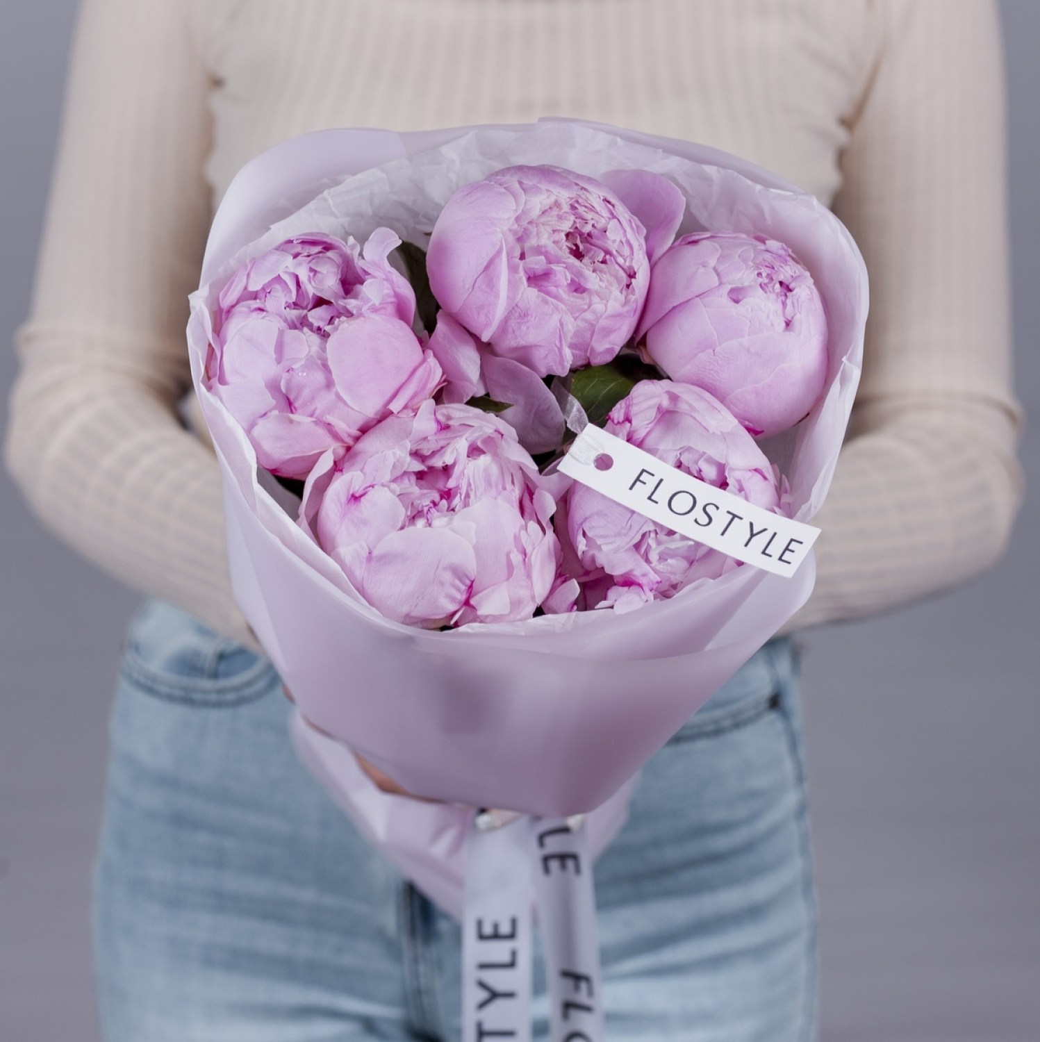 buket iz 5 pionov sara bernard 1 